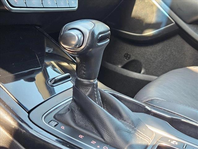 Vehicle image 8 of 17