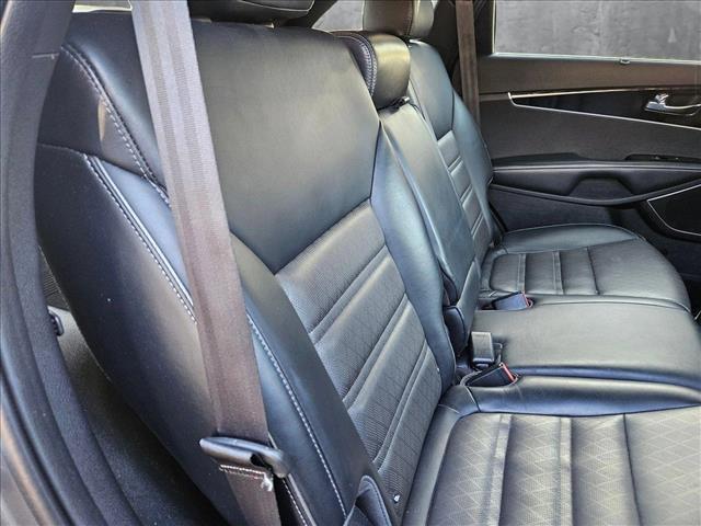 Vehicle image 14 of 17