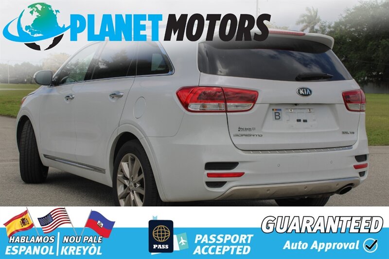 Vehicle image 4 of 8