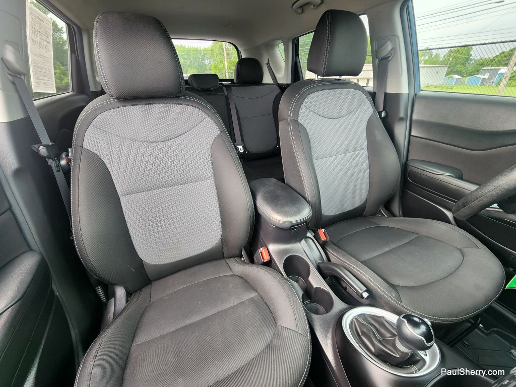 Vehicle image 26 of 42