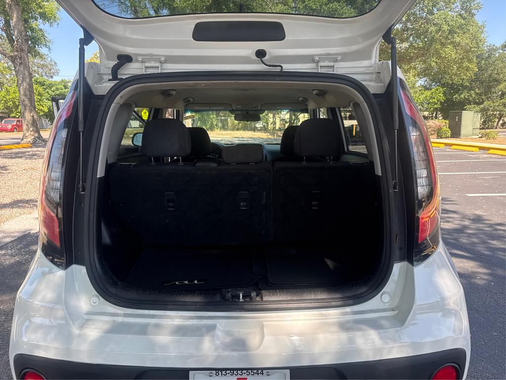 Vehicle image 13 of 21