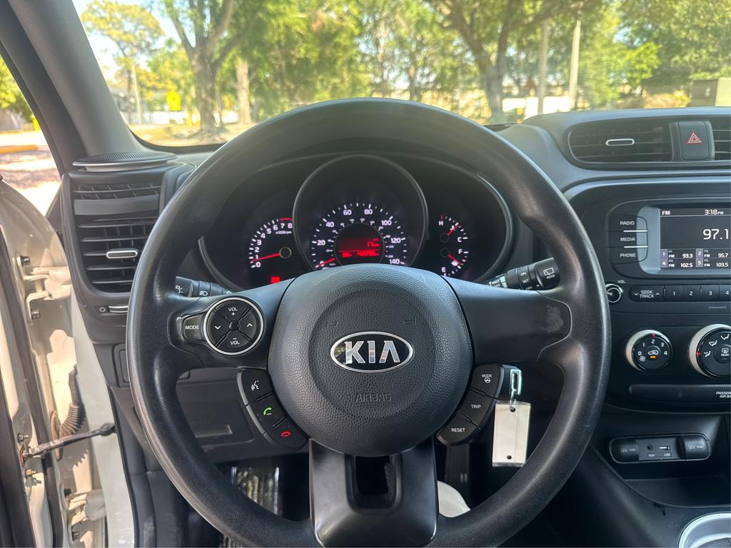 Vehicle image 17 of 21