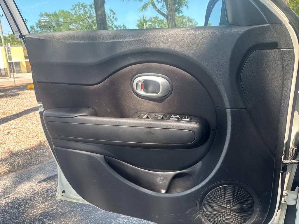 Vehicle image 18 of 21