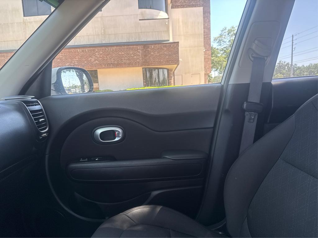 Vehicle image 20 of 21