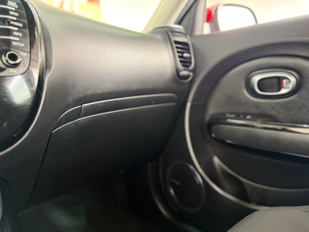 Vehicle image 31 of 42