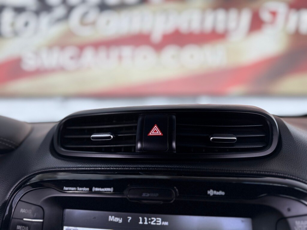 Vehicle image 27 of 42