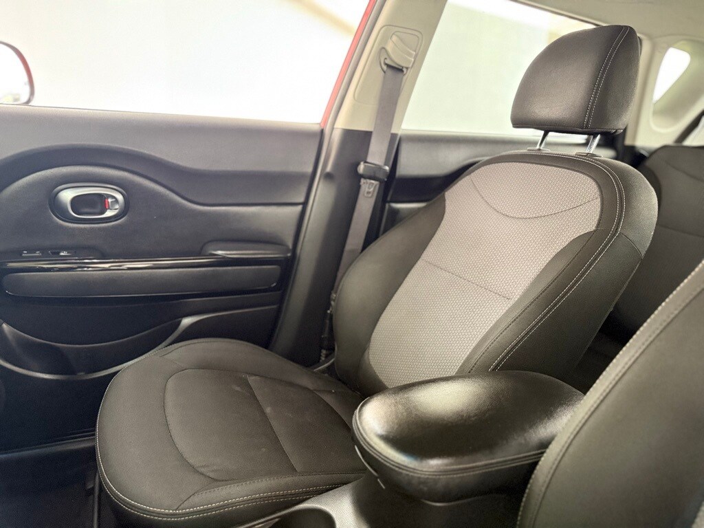 Vehicle image 32 of 42