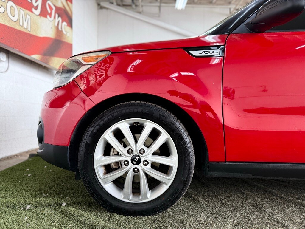 Vehicle image 15 of 42