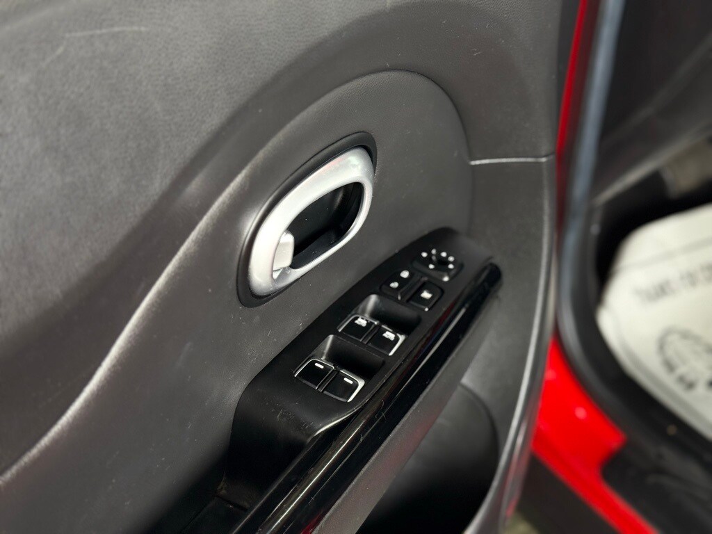 Vehicle image 18 of 42