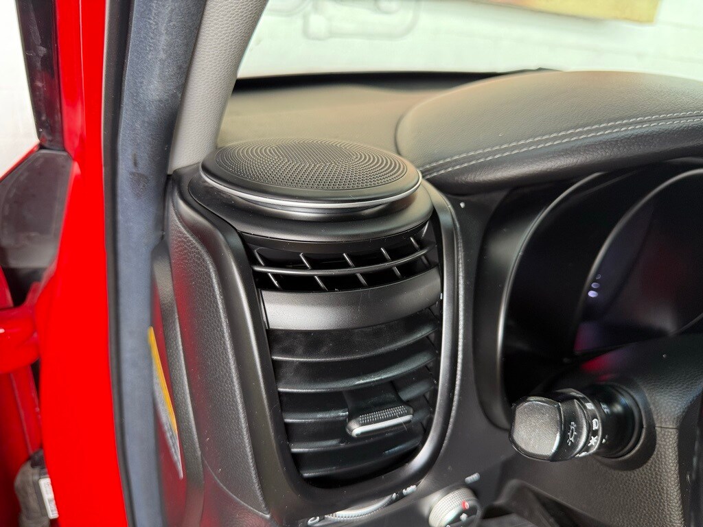 Vehicle image 24 of 42