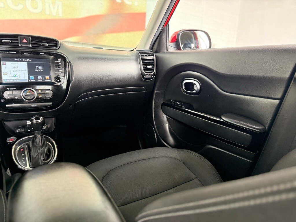 Vehicle image 37 of 42