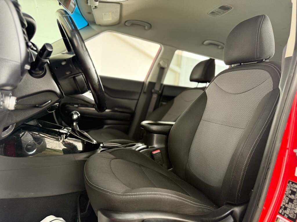 Vehicle image 16 of 42