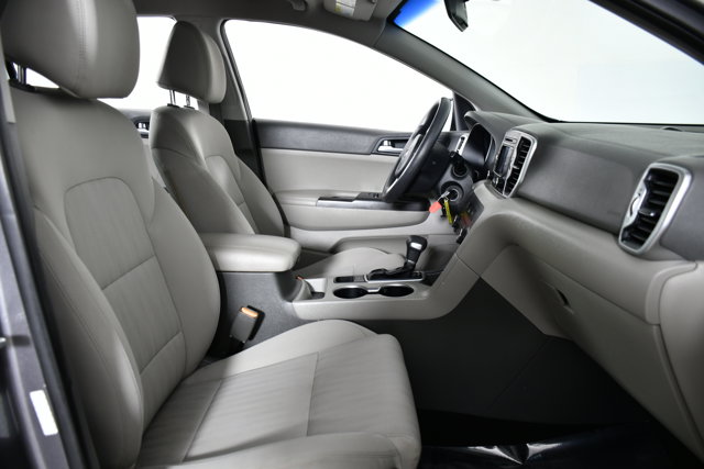 Vehicle image 21 of 31