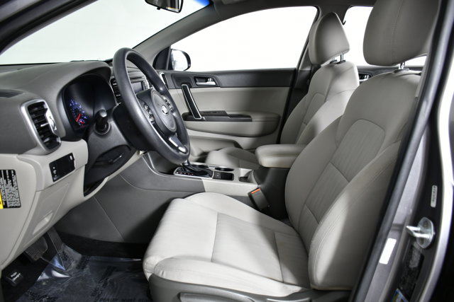 Vehicle image 14 of 31