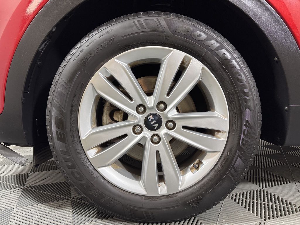 Vehicle image 8 of 31