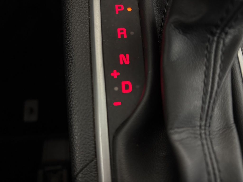 Vehicle image 14 of 31