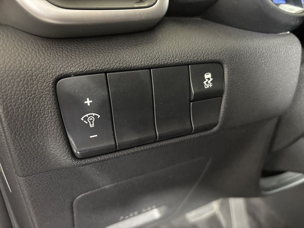 Vehicle image 24 of 31