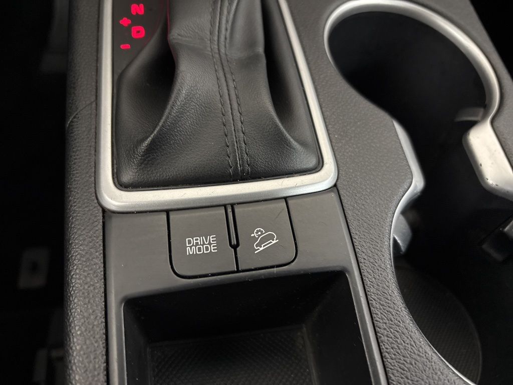 Vehicle image 15 of 31