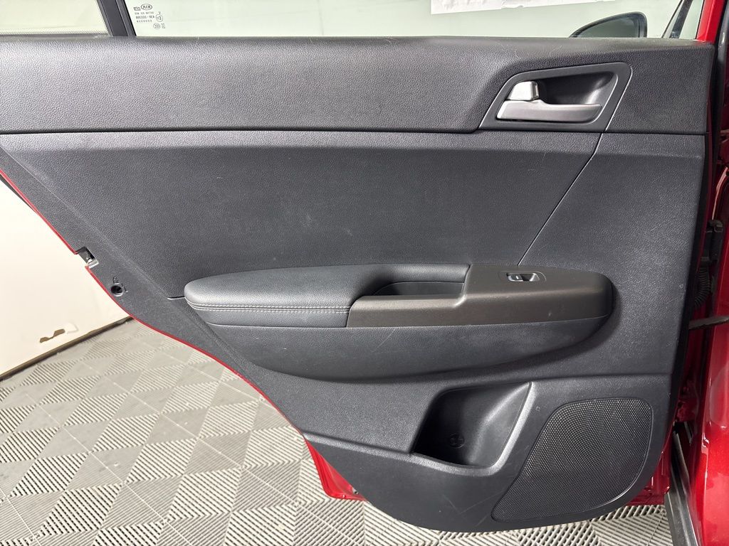 Vehicle image 26 of 31