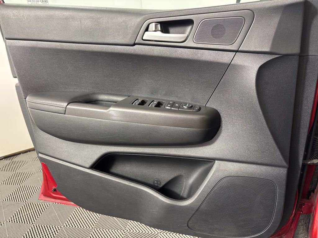 Vehicle image 20 of 31