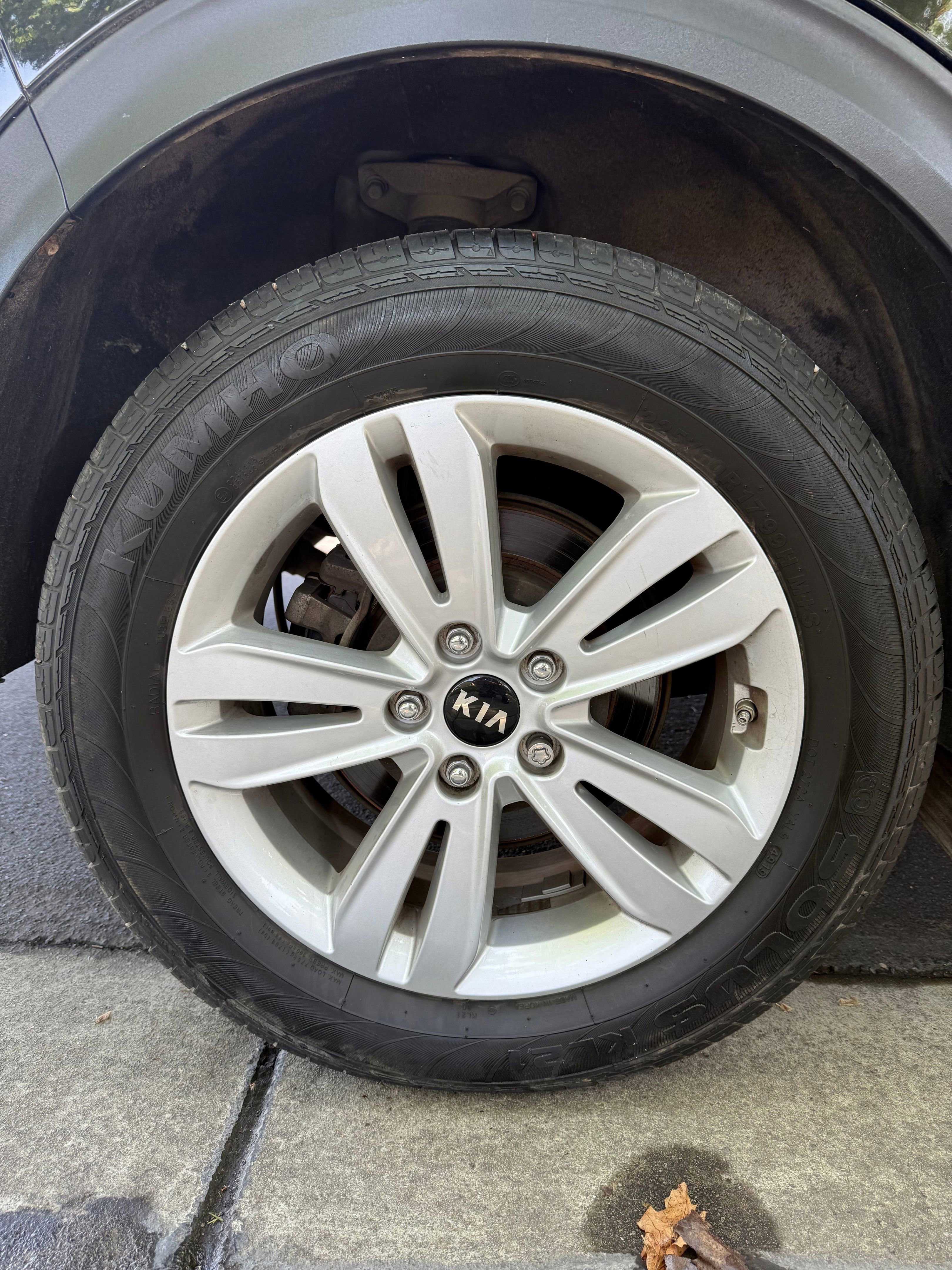 Vehicle image 23 of 24