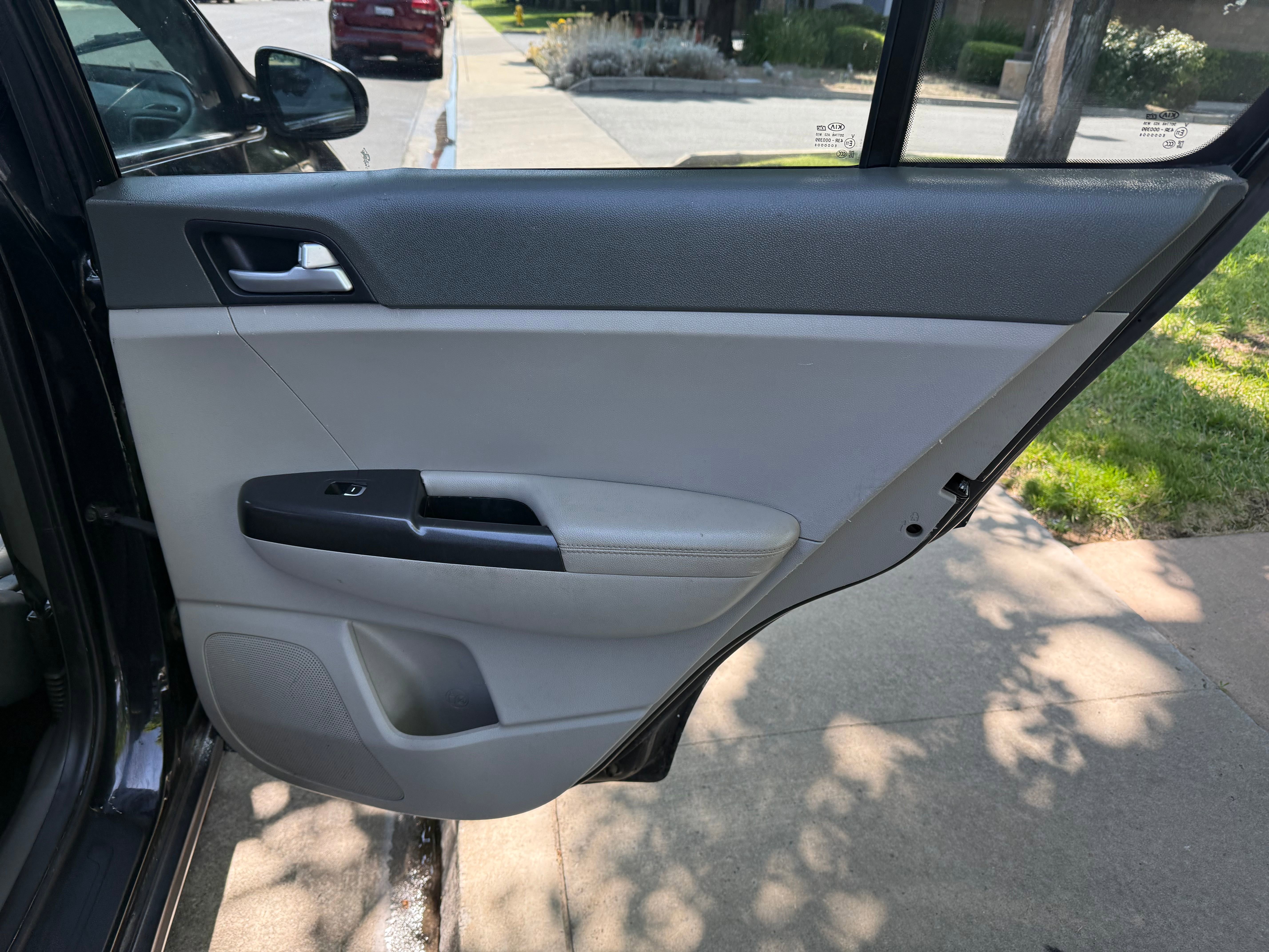 Vehicle image 17 of 24
