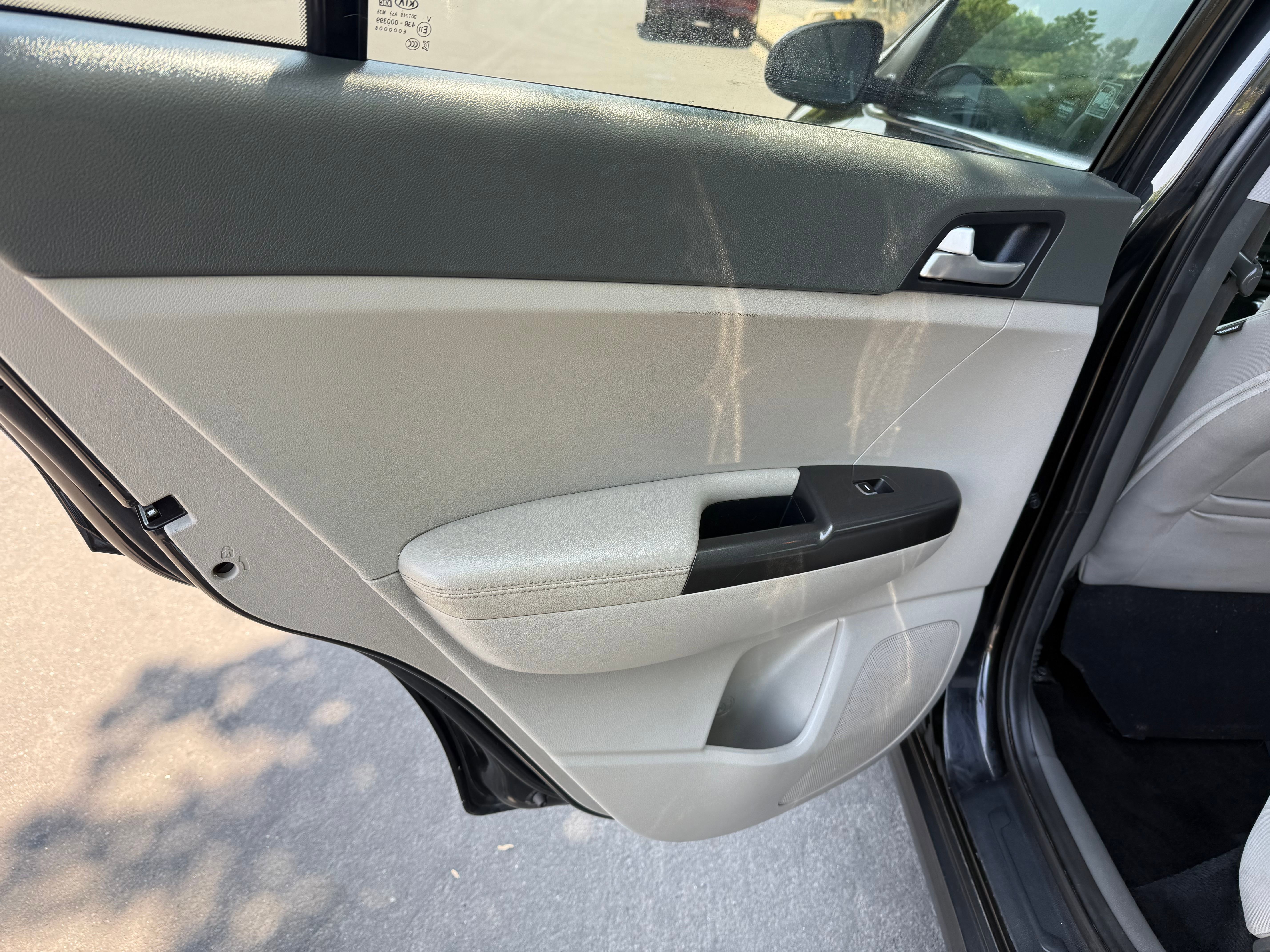 Vehicle image 14 of 24