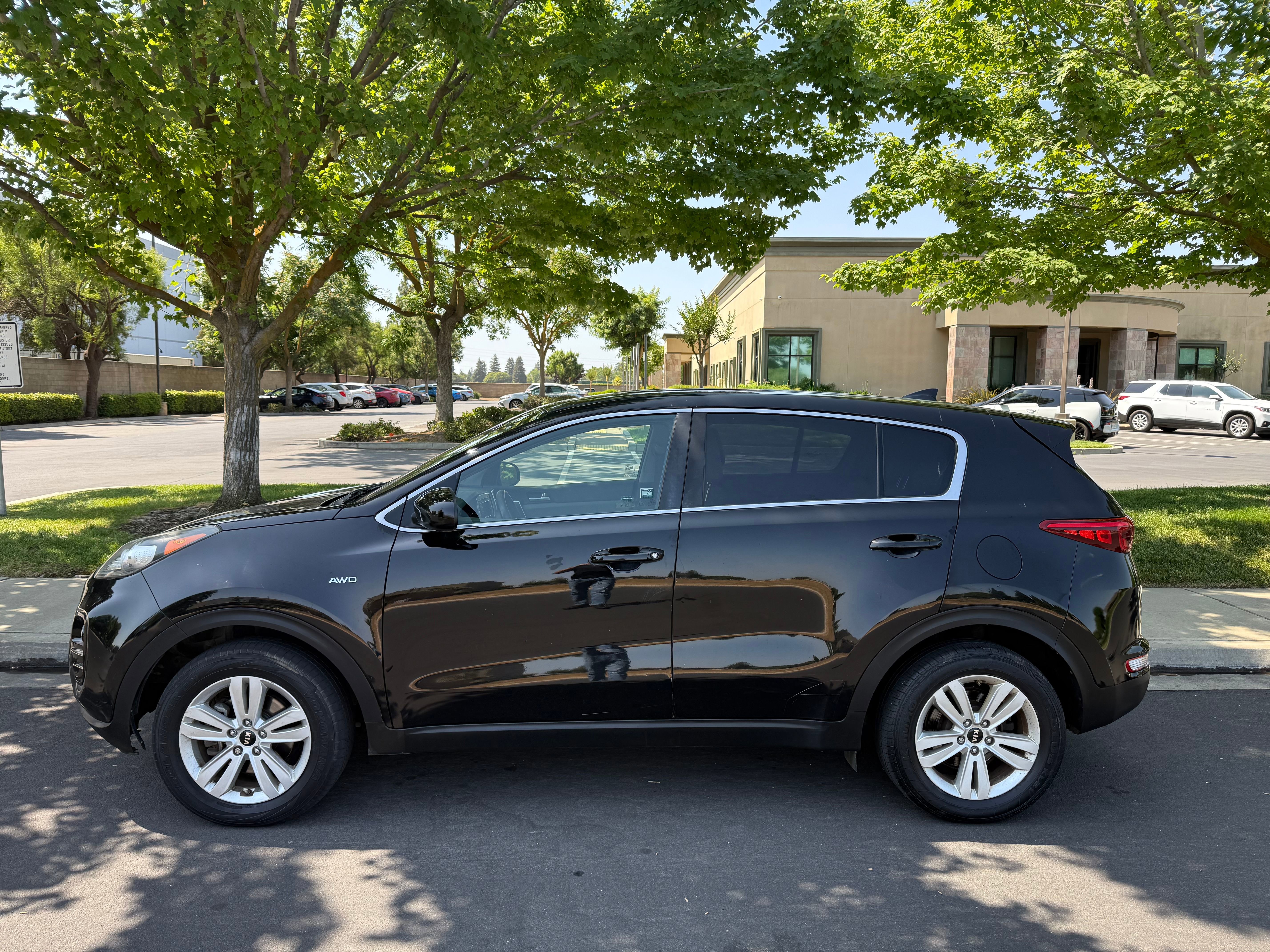 Vehicle image 4 of 24
