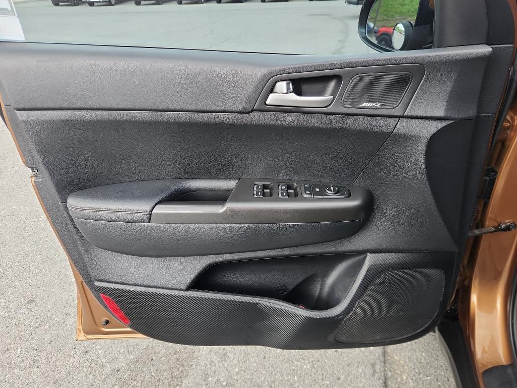 Vehicle image 14 of 17