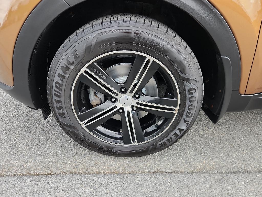Vehicle image 9 of 17