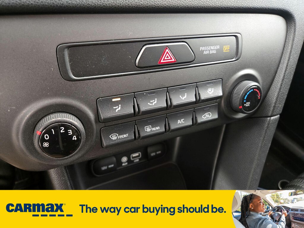 Vehicle image 21 of 28