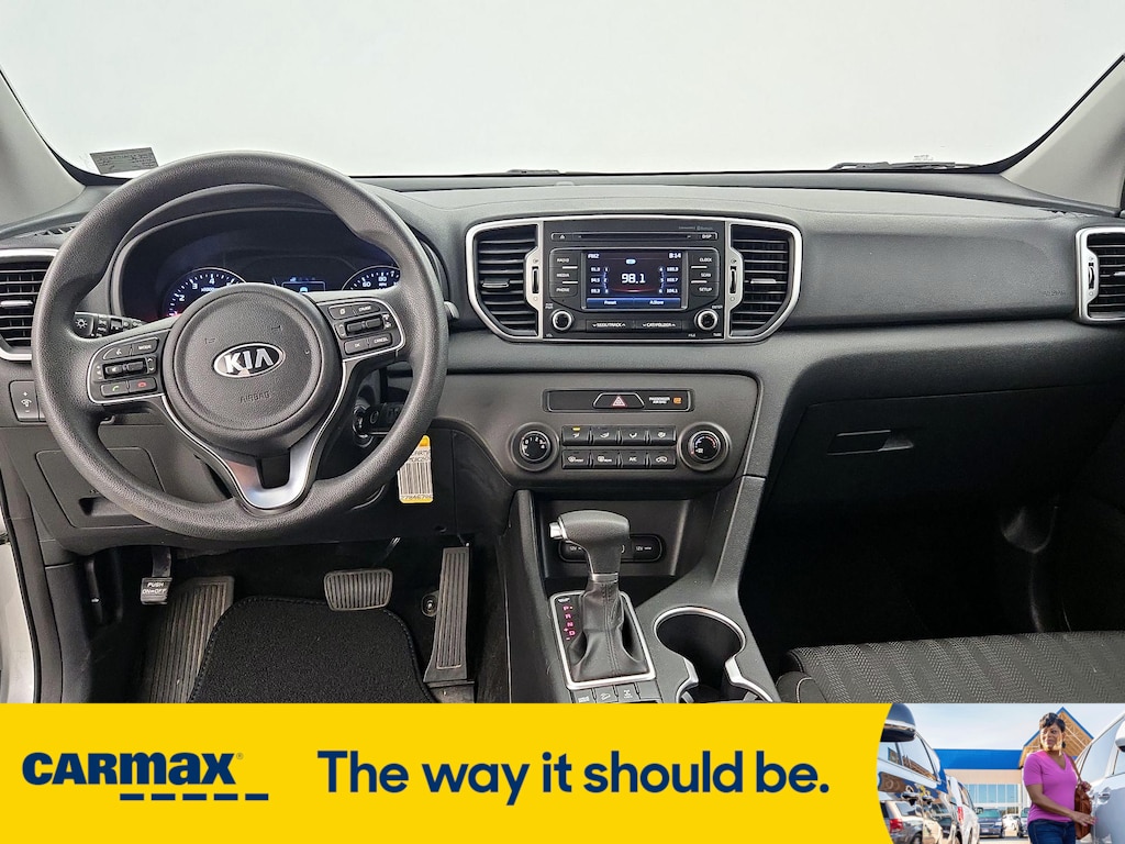 Vehicle image 11 of 28