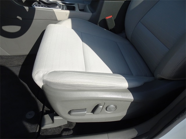 Vehicle image 11 of 24