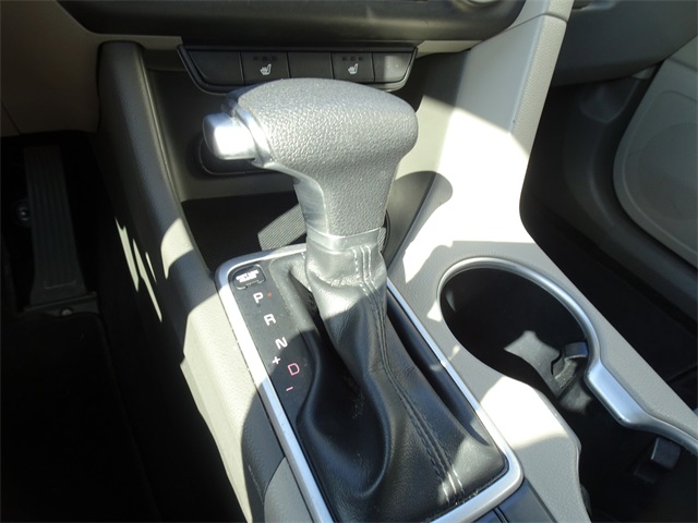 Vehicle image 17 of 24