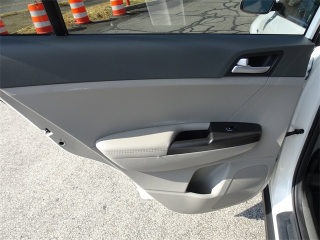 Vehicle image 16 of 24