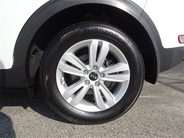 Vehicle image 9 of 24