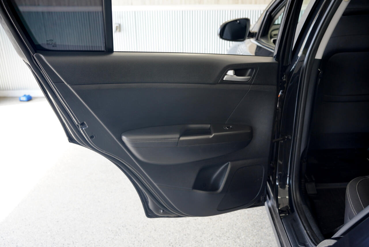 Vehicle image 32 of 35