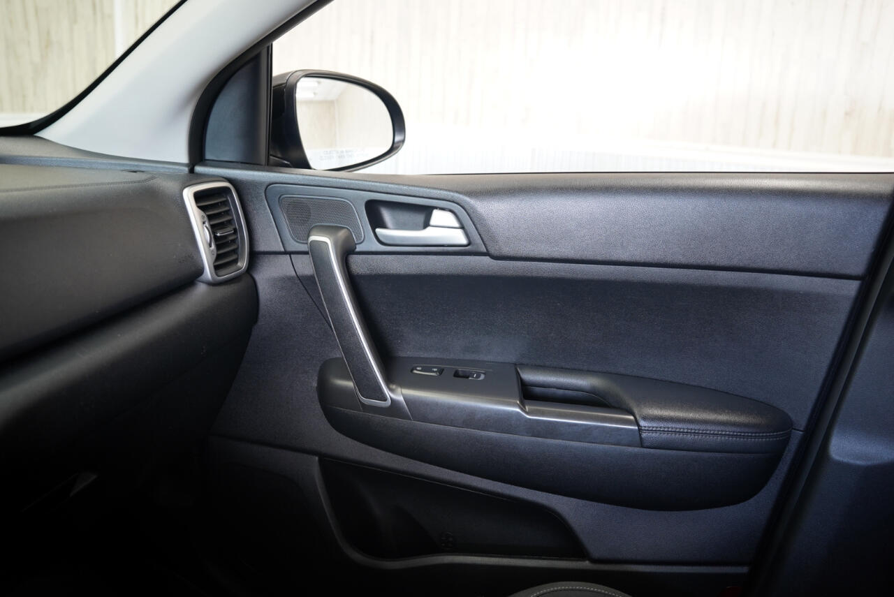 Vehicle image 28 of 35