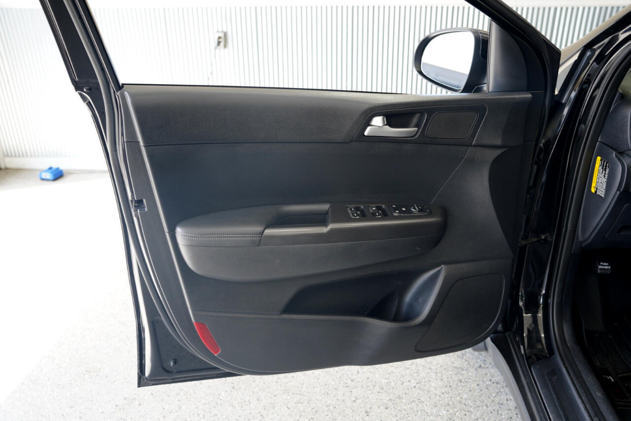 Vehicle image 25 of 35