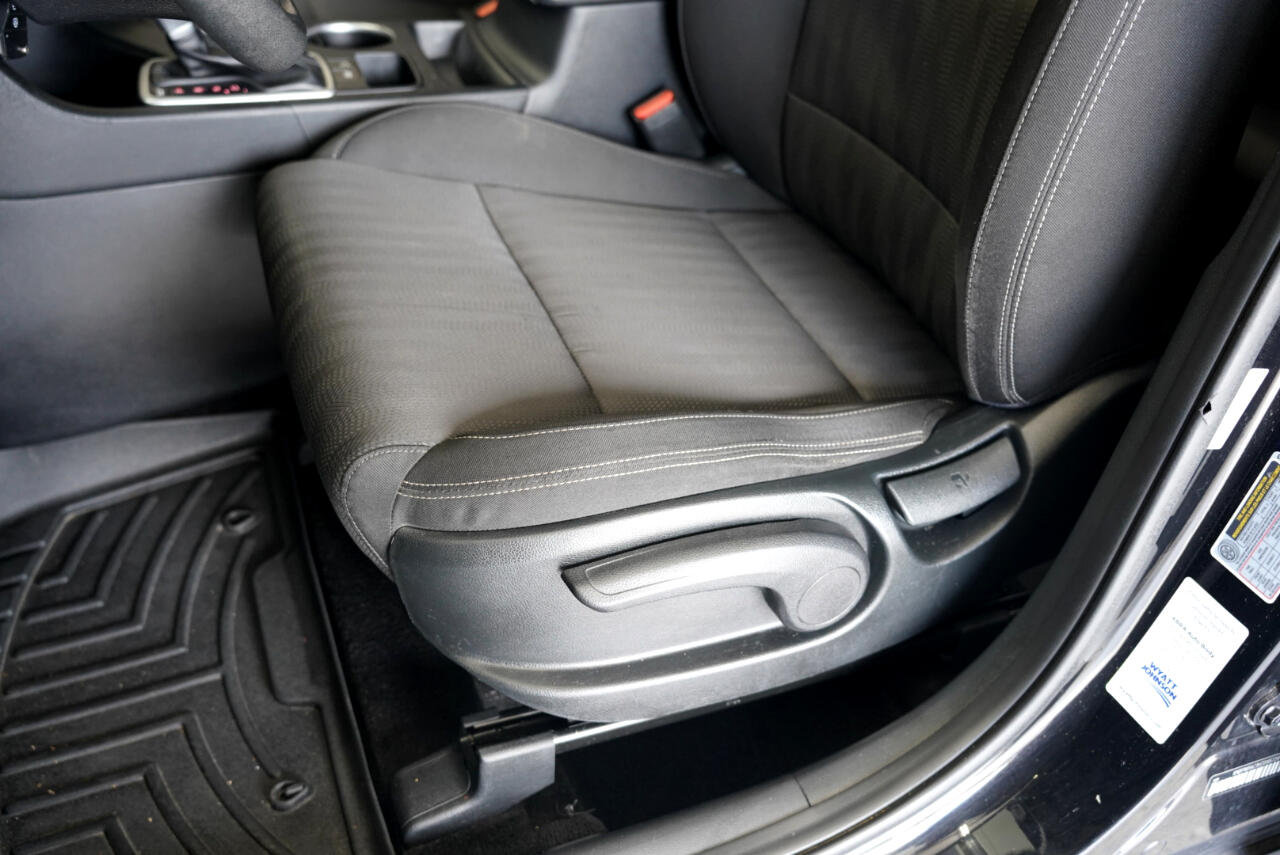 Vehicle image 23 of 35