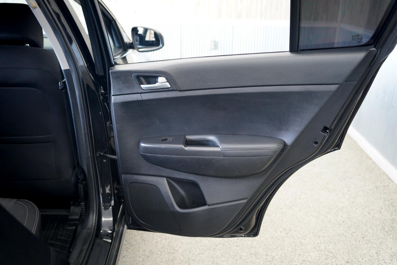 Vehicle image 33 of 35