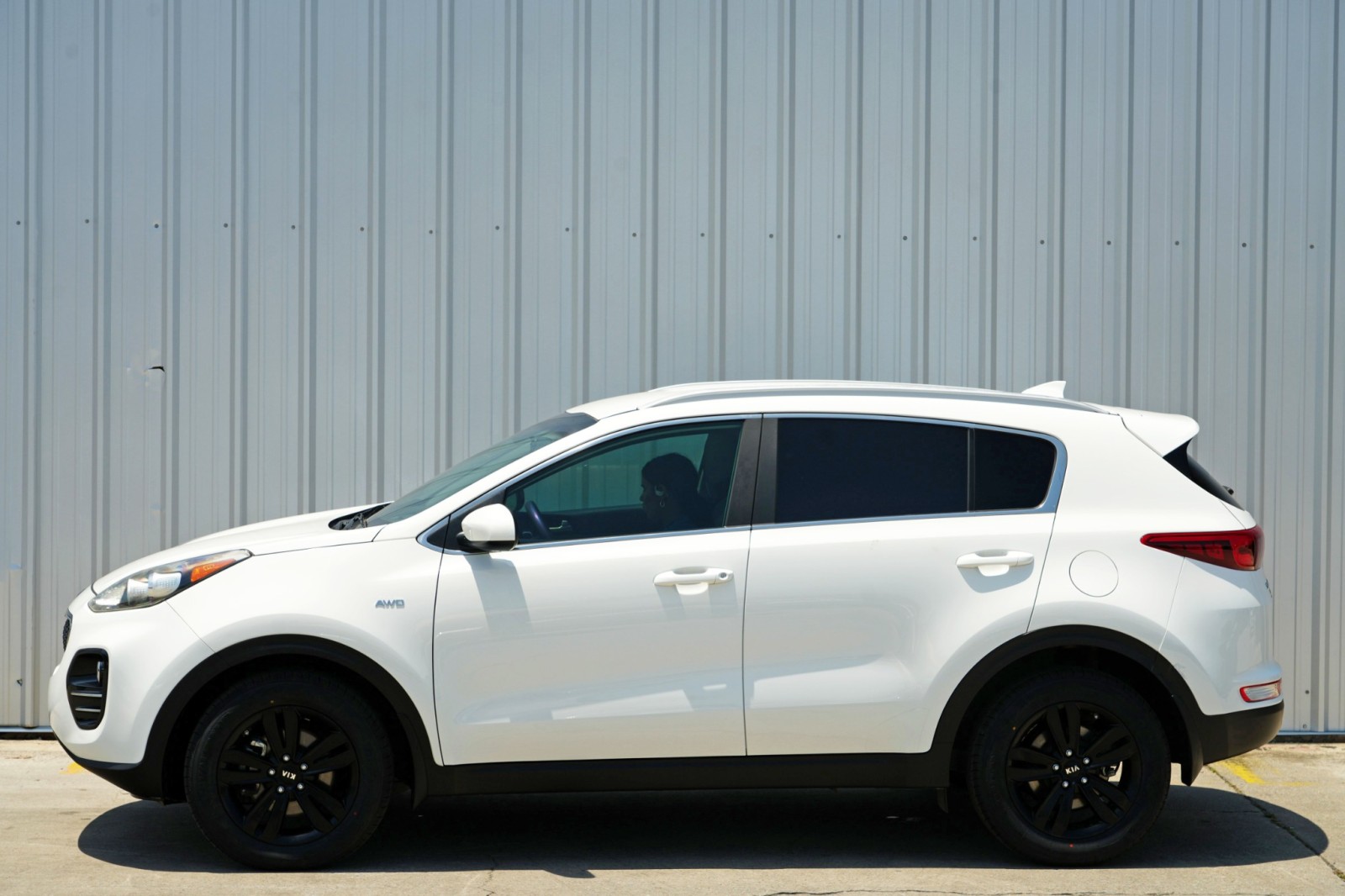 Vehicle image 16 of 45