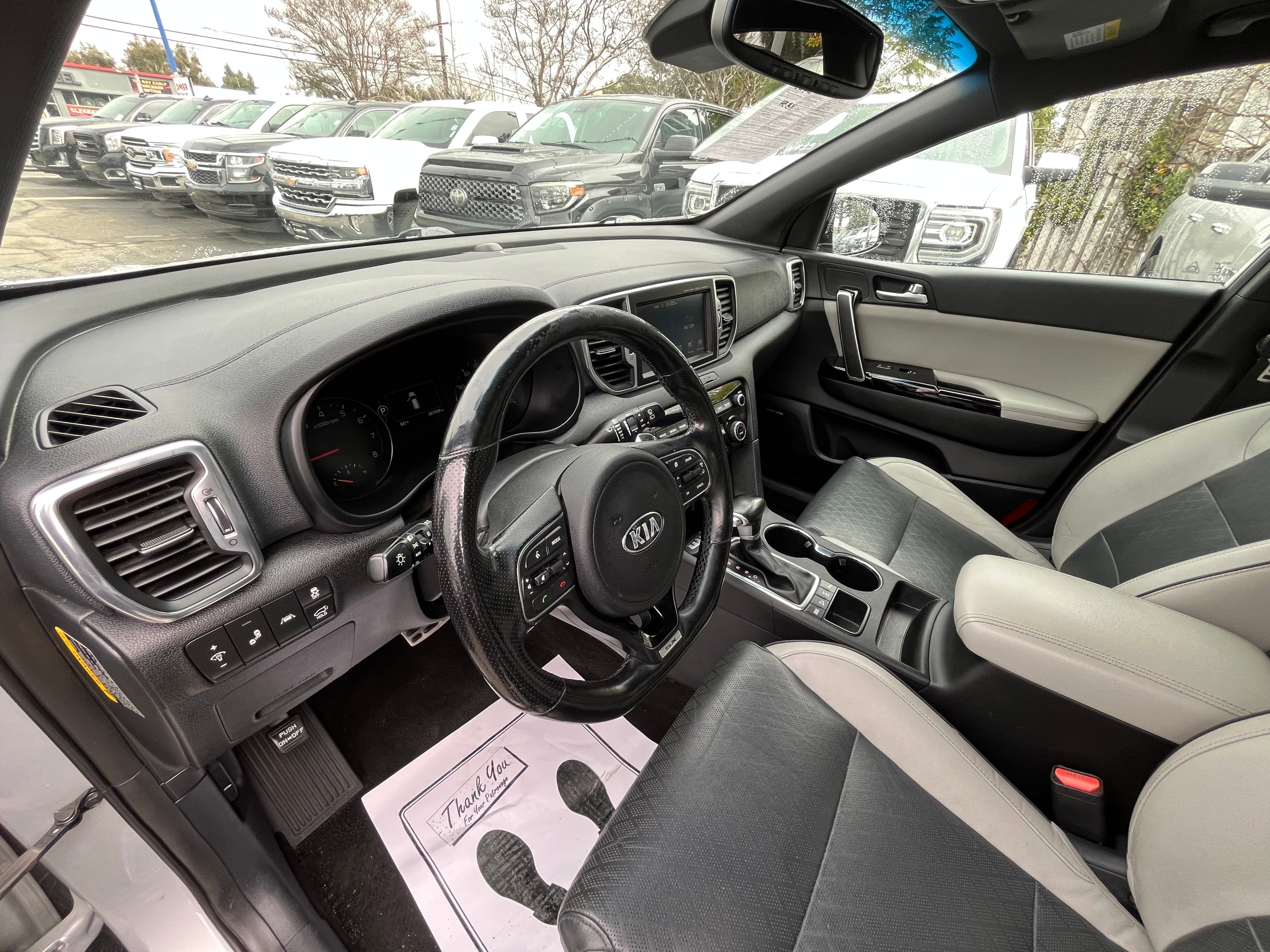 Vehicle image 38 of 70