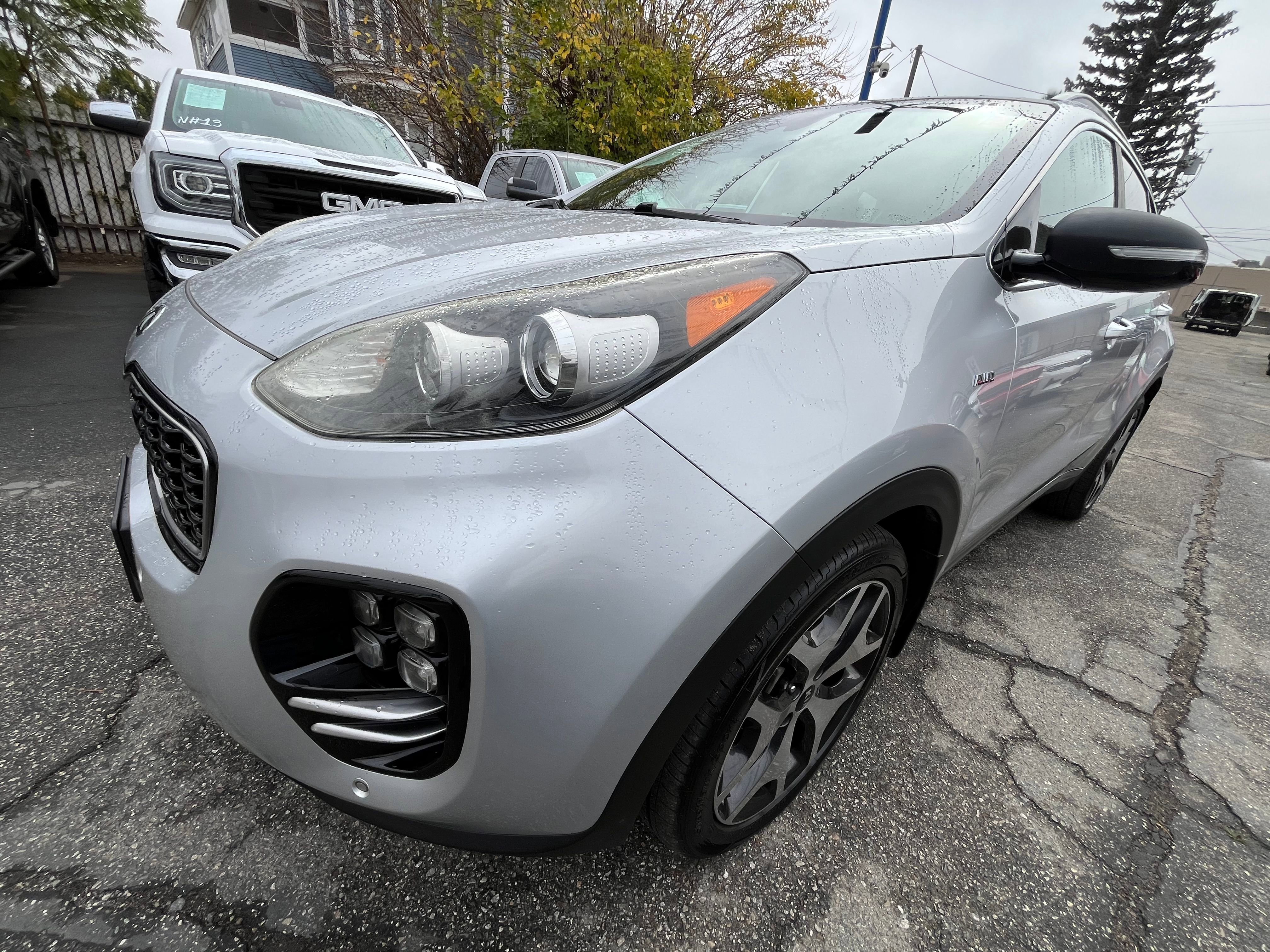 Vehicle image 4 of 70