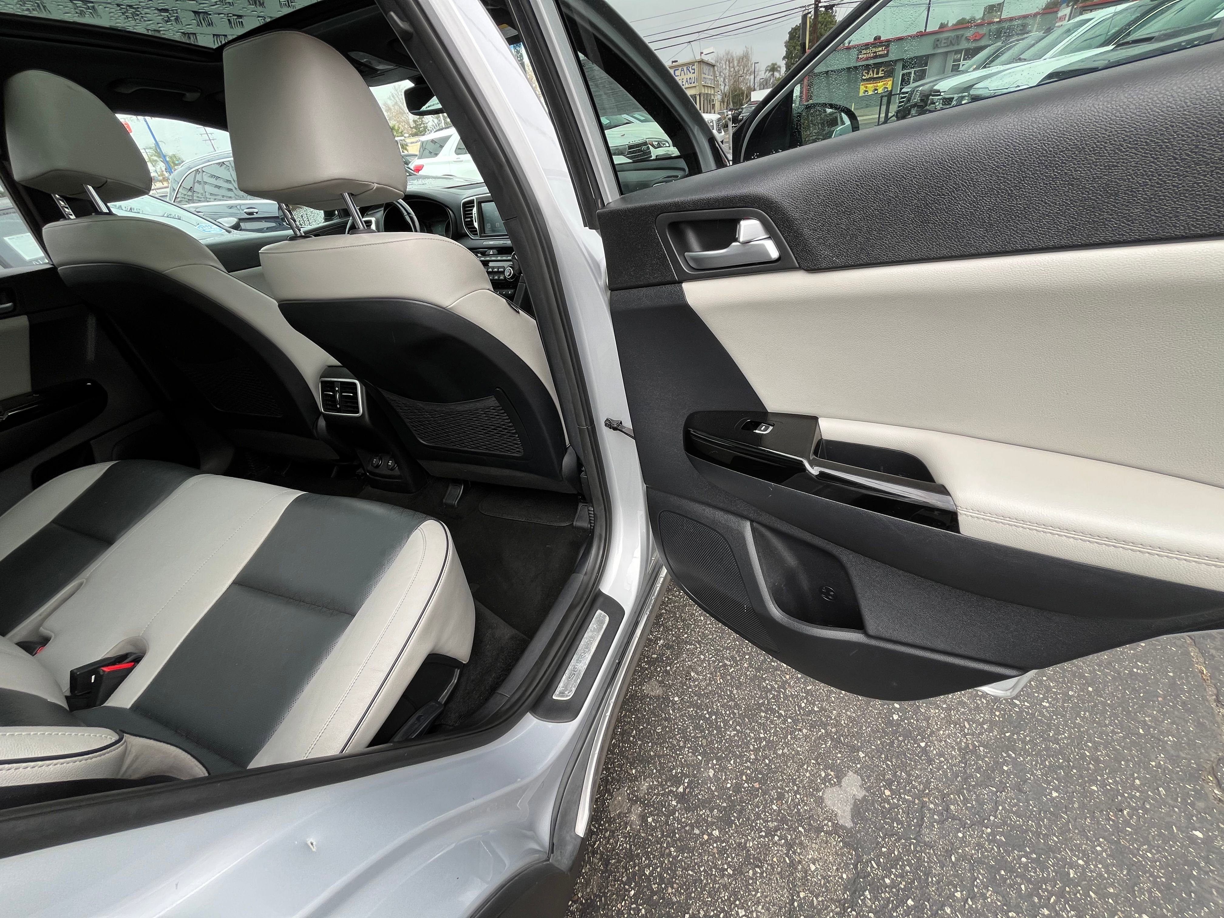 Vehicle image 64 of 70