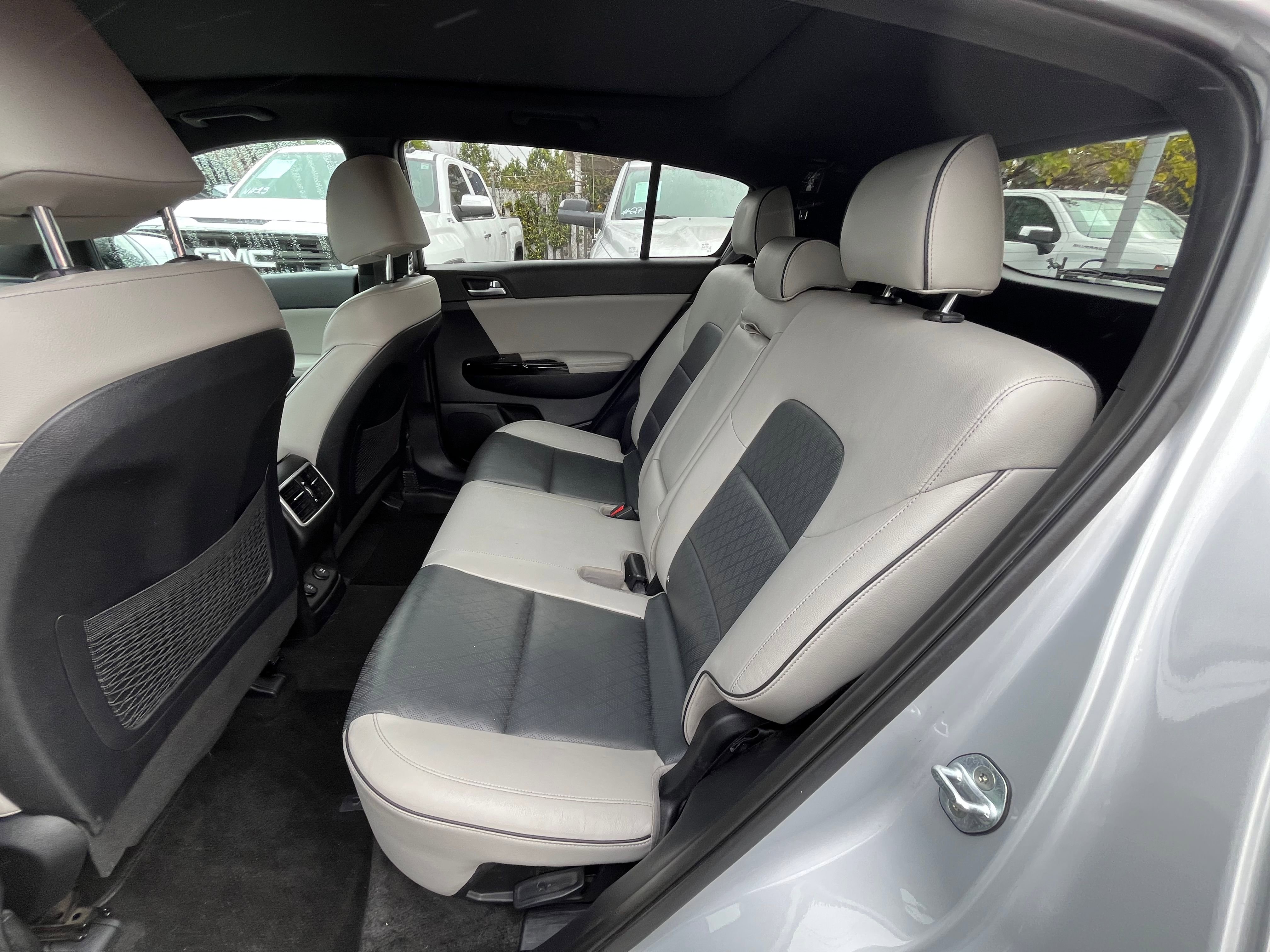 Vehicle image 29 of 70