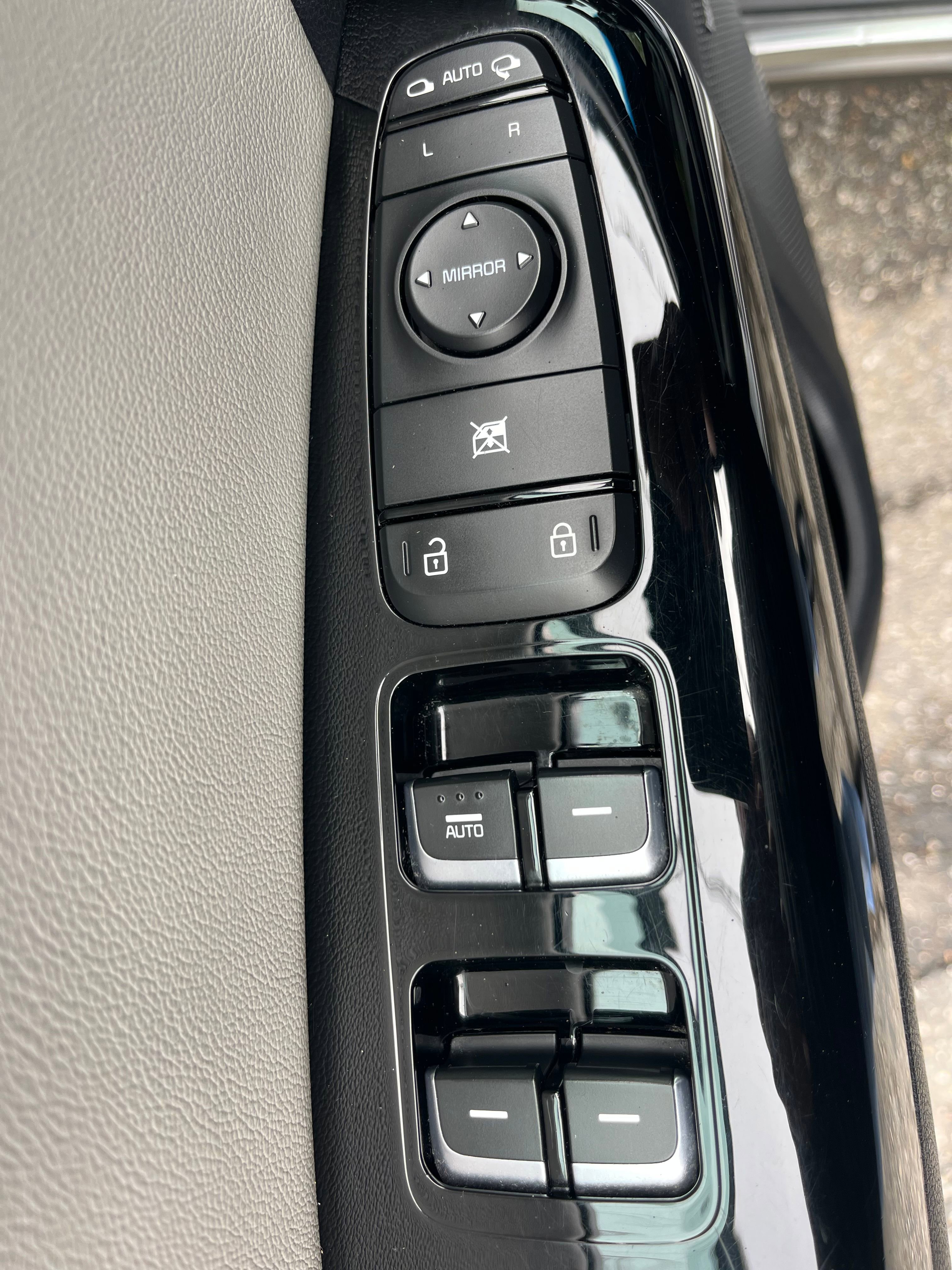 Vehicle image 35 of 70