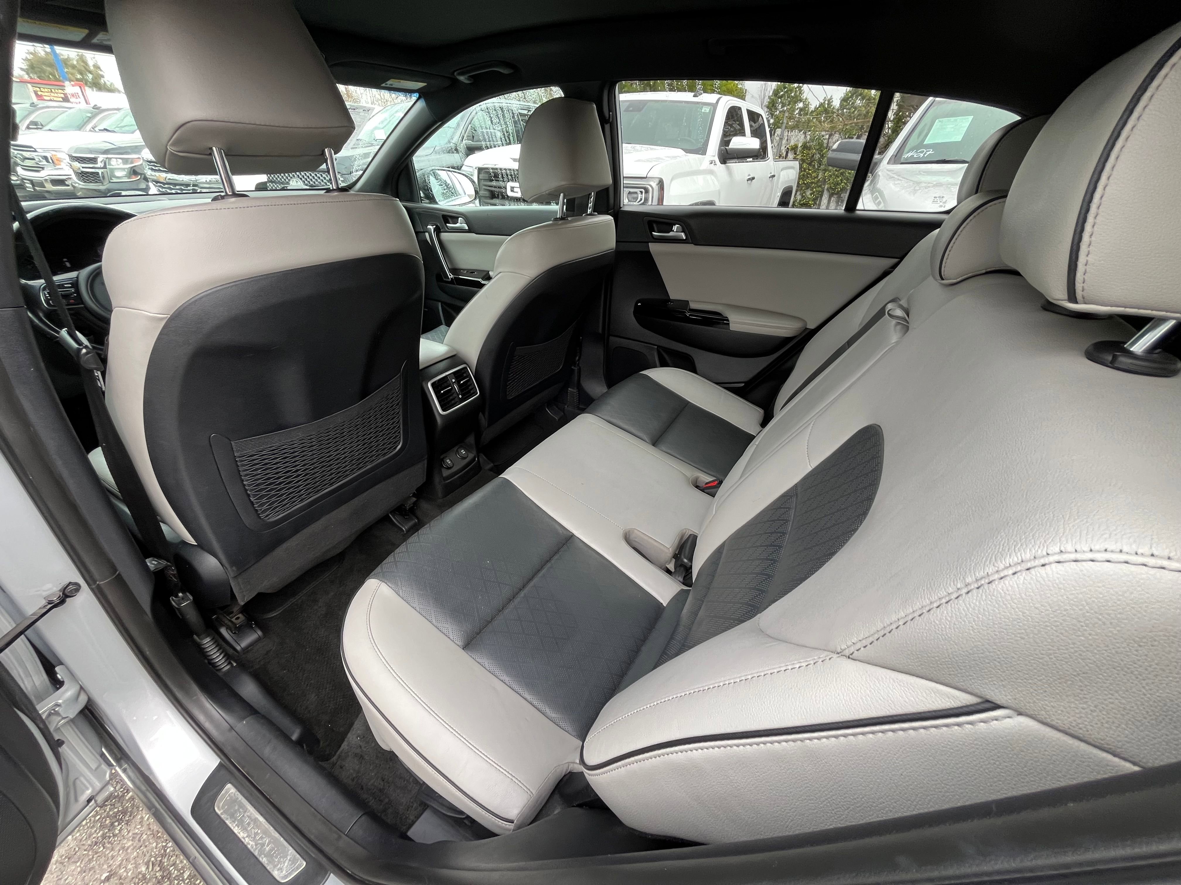 Vehicle image 30 of 70