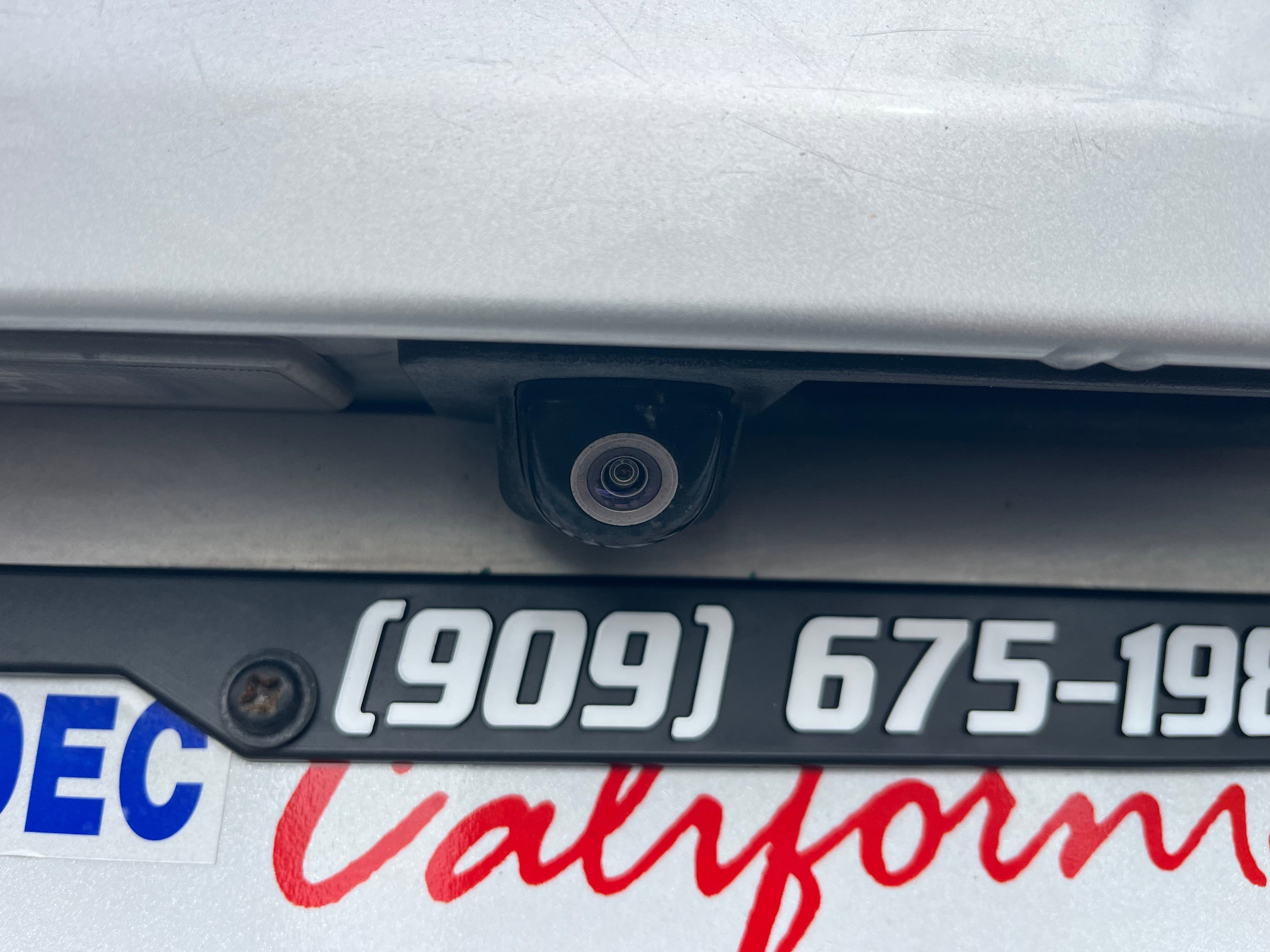 Vehicle image 23 of 70