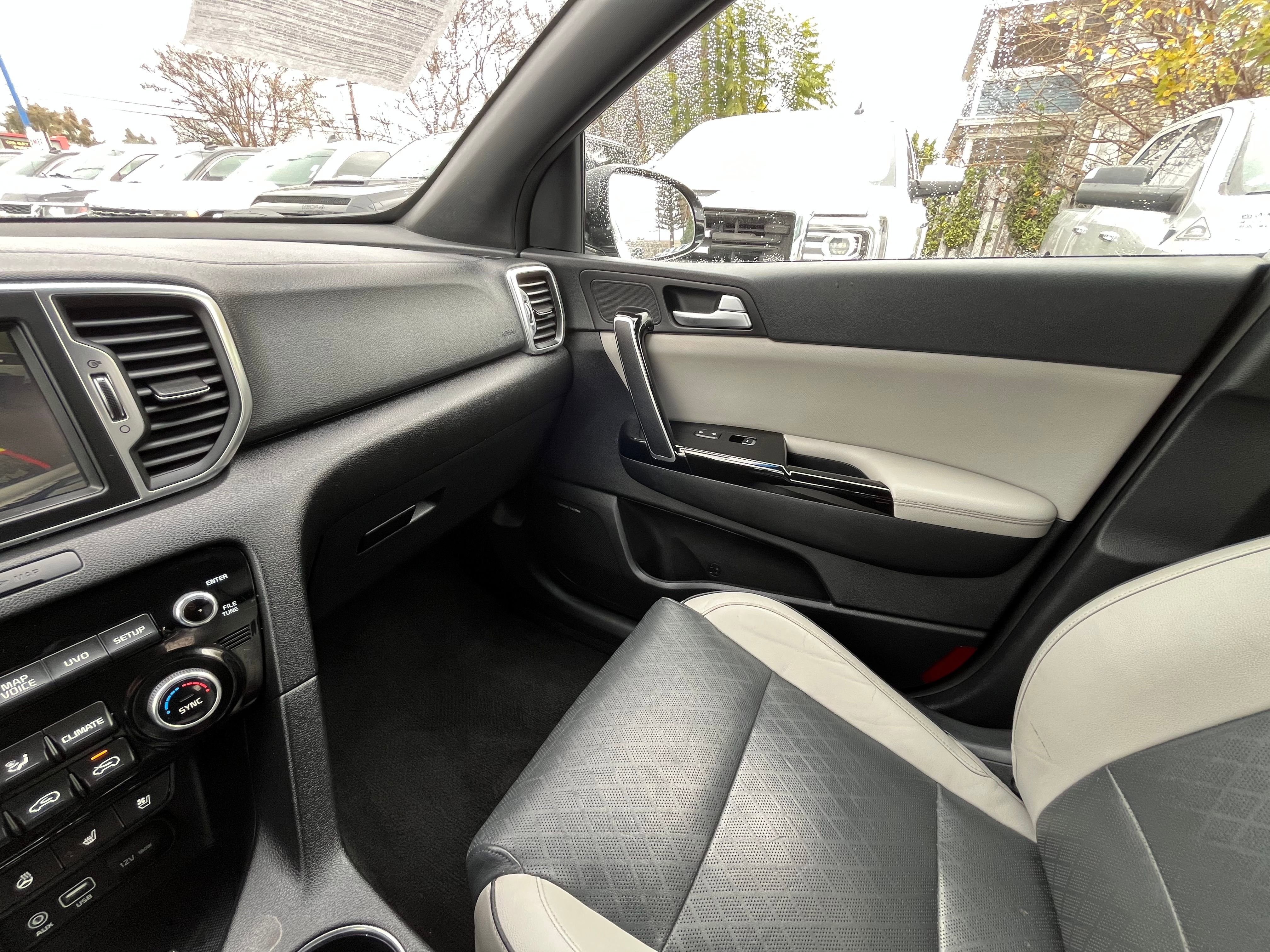 Vehicle image 49 of 70